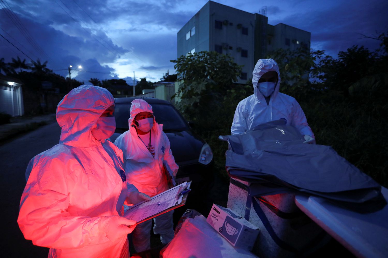 Estudo sugere que pessoas em "tratamento precoce" tiveram taxas mais altas de infecção por covid-19 em Manaus