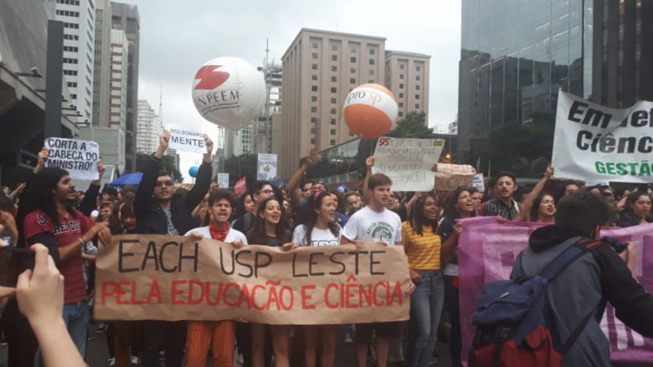 Brazilian Academics Protest Against Budget Cuts