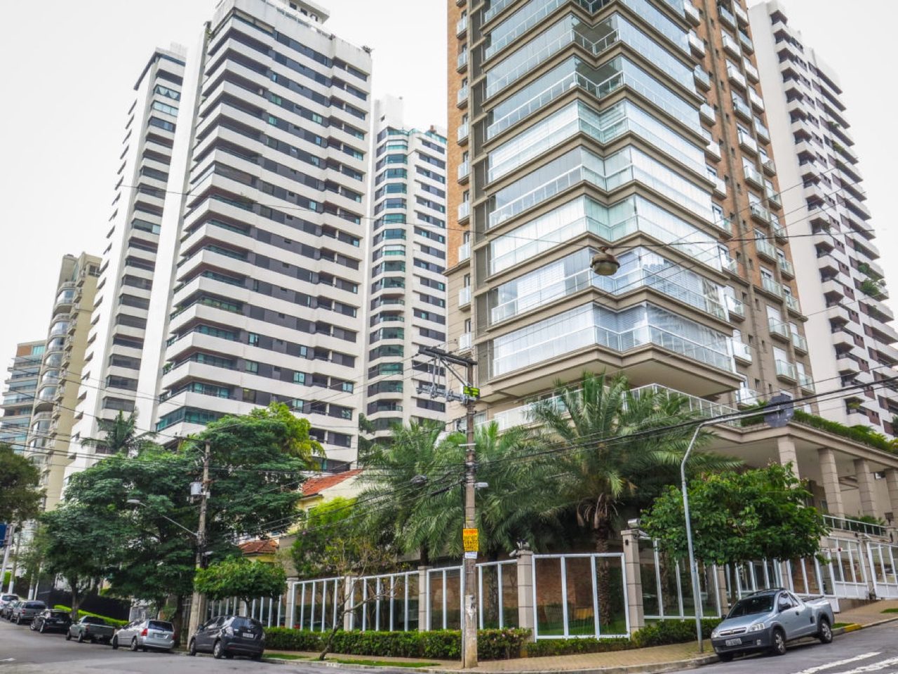 Criar melhores cidades implica resolver a questão do automóvel, do terreno caro na periferia e do condomínio